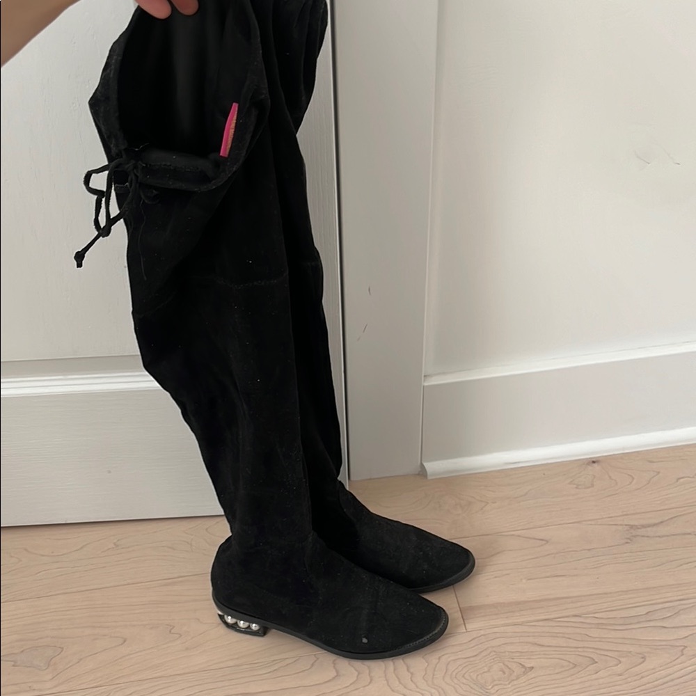 Black Over-the-Knee Boots with Pearls at the heel